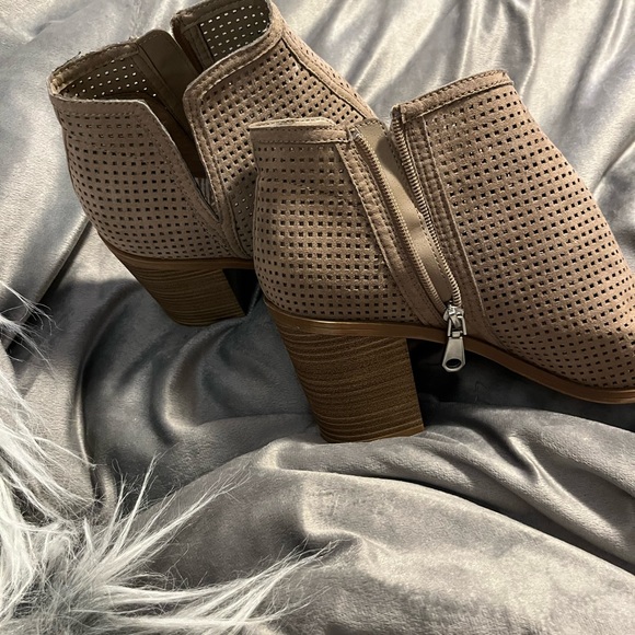 DV booties - Picture 2 of 3